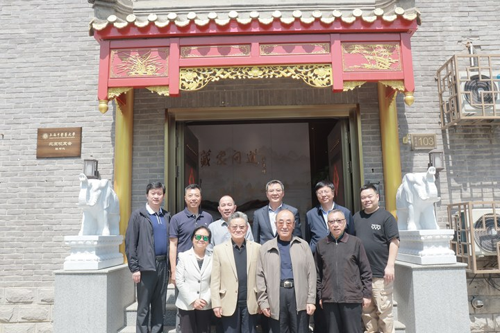 聯(lián)合國(guó)前副秘書(shū)長(zhǎng)沙祖康大使一行蒞臨上海中醫(yī)藥大學(xué)北京校友會(huì)秘書(shū)處指導(dǎo)工作